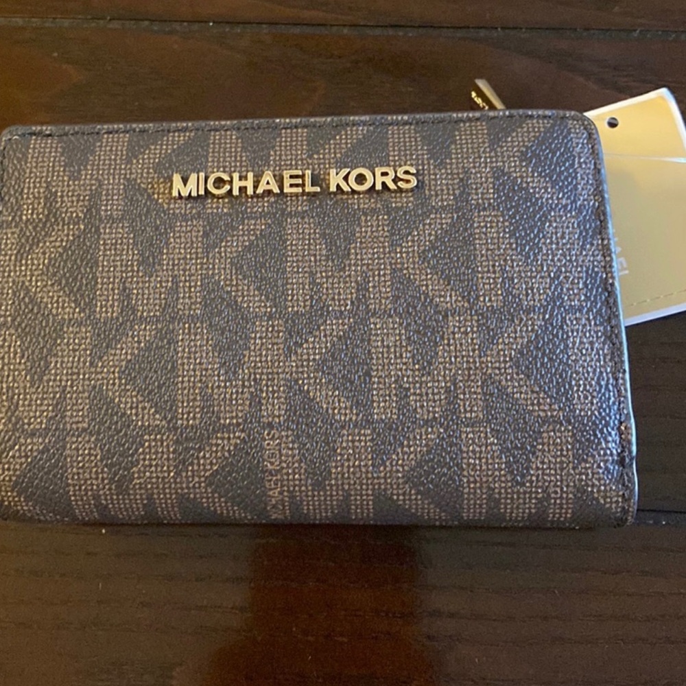 Michael Kors Jet Set Bifold Zip Coin Wallet